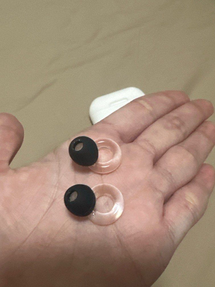 Earplugs generic (Category: Visual & Hearing Aids) located in Quezon City. Submitted by _shopsnatched88 (Listing ID 1410833982, Image 2). Description: Generic only - transparent Only small buds used - cleaned with alcohol includes case, buds (s,m,l), mutes can do free sf via j&t if MM only.