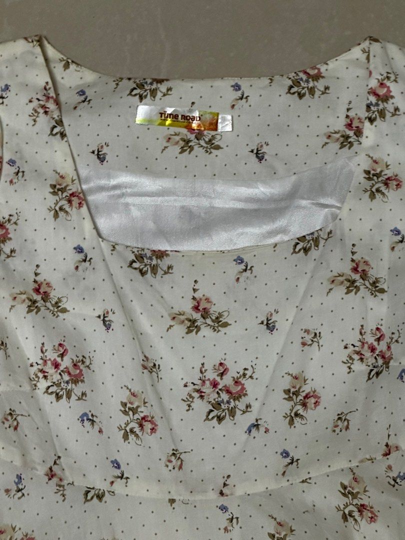 Floral Print Dress (Category: Dresses) located in Rizal. Submitted by ffoie (Listing ID 1410801020, Image 2). Description: Floral dress (with lining inside) Width (pit to pit): 15.5 inches Length: 32 inches Coquette core .