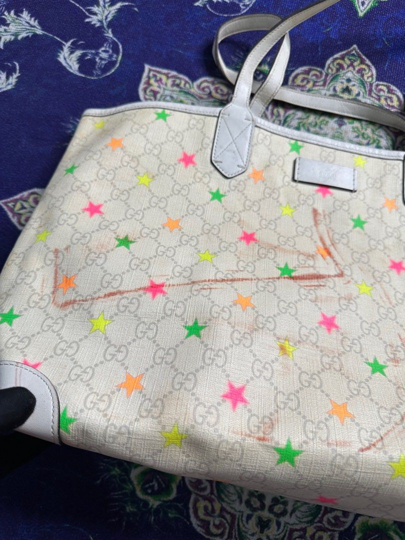 Gucci Supreme Star Tote (Category: Luxury Bags & Wallets) located in Valenzuela. Submitted by telagram (Listing ID 1410891004, Image 2). Description: .