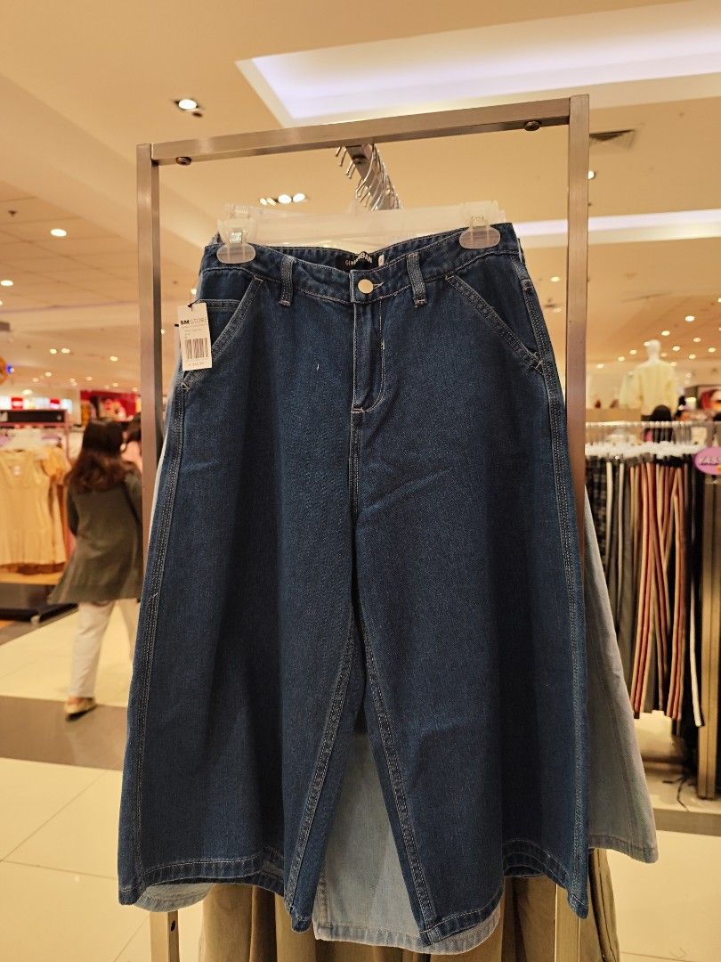 Jorts/ denim squarepants type XL (for size 30-31) (Category: Jeans) located in Cavite. Submitted by jane_ava (Listing ID 1410896709, Image 3). Description: selling my recent purchase did not fit to me na kasi pumayat na im 28 size now best fit for 30-31 only original price 899.