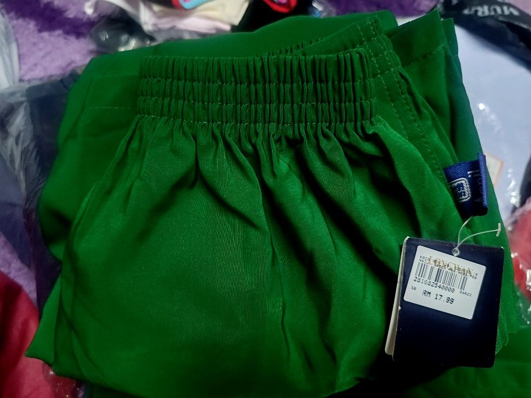 Kain Kafa Size 28 (Category: Babies & Kids Fashion) located in Subang Jaya. Submitted by ppre.loved87 (Listing ID 1410827849, Image 1). Description: - Green Annil pants - Size 28 - Elastic waistband - New with original price tag - Original price: RM17.99 rm15 each .. ada 2 PCS.