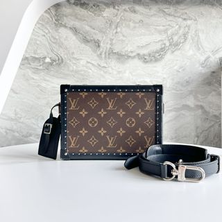 (Category: ) located in . Submitted by luxurydesignerbrandeds (Listing ID 1410849872, Image 1). Description: .