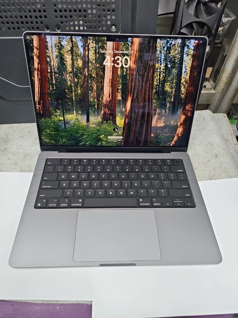 MacBook Pro A2442