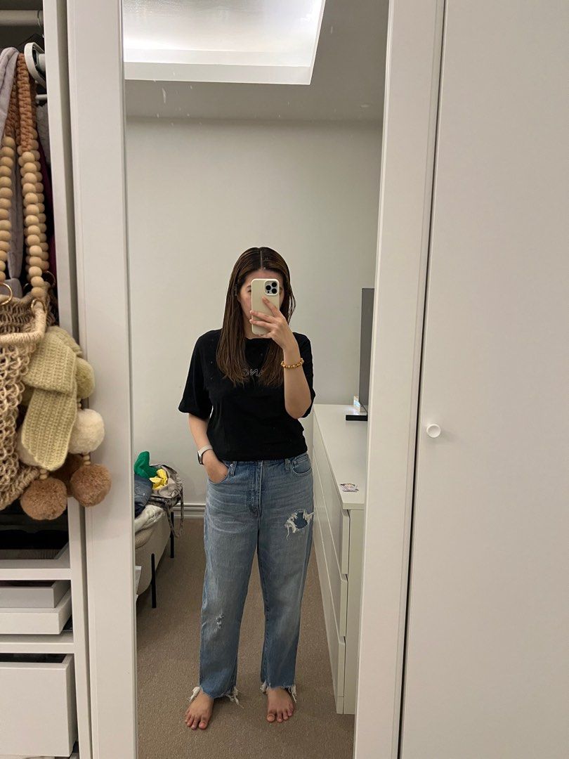 Madewell Classic Straight Jeans - Size 30 (Category: Jeans) located in Rodriguez. Submitted by preaimebyjc (Listing ID 1410848101, Image 2). Description: - Madewell Classic Straight Jeans - Light wash - Size 30 - Straight leg fit - Distressed details - Perfect for everyday wear bought in the US for 135usd or Php ~8k the size is kinda big for me, just took a pic of me wearing it for reference :) see also the size chart in the last pic.