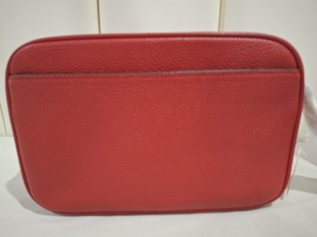 Michael Kors MK Camera Crossbody Bag Leather (Category: Luxury Bags & Wallets) located in Manila. Submitted by mamanilala (Listing ID 1410727417, Image 2). Description: Michael Kors MK Camera Crossbody Bag Leather Original Brand New Bright Red Jet Set Charm 24 x 16 x 5.5 cm Location: QC Buyer shoulders shipping fee #christmasgift.