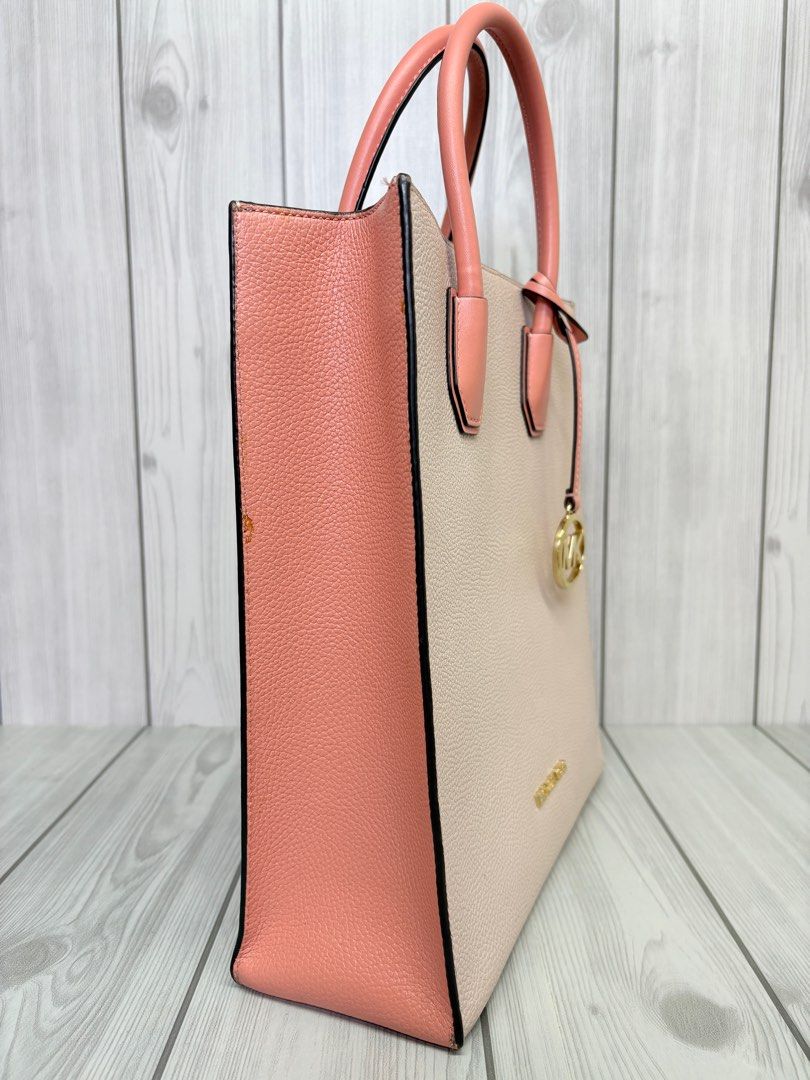 MK Mercer (Category: Luxury Bags & Wallets) located in Bacoor. Submitted by jpnbagselections (Listing ID 1410861699, Image 3). Description: M K Mercer Two-way Bag 🇯🇵 Approx. 11x11.5 inches ✈️ Nationwide shipping ✔️ COD & Layaway accepted 📍 Bacoor City, Cavite All our items our guaranteed authentic and original, carefully selected from Japan auctions. Please note that these are preloved pieces, so minor signs of use may be expected. Carefully r