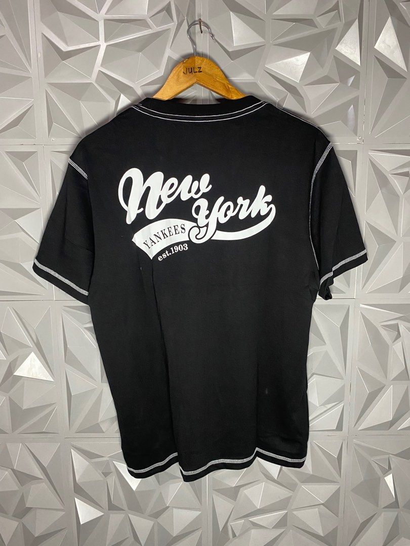 New Era Yankees T-shirt (Category: Tshirts & Polo Shirts ) located in Taguig. Submitted by julzfausti03386 (Listing ID 1410887718, Image 2). Description: - New Era Yankees T-shirt - Black color - White stitching details - Yankees logo on front, back, and sleeve - Comfortable material - Perfect for casual wear - Brand new with tag.