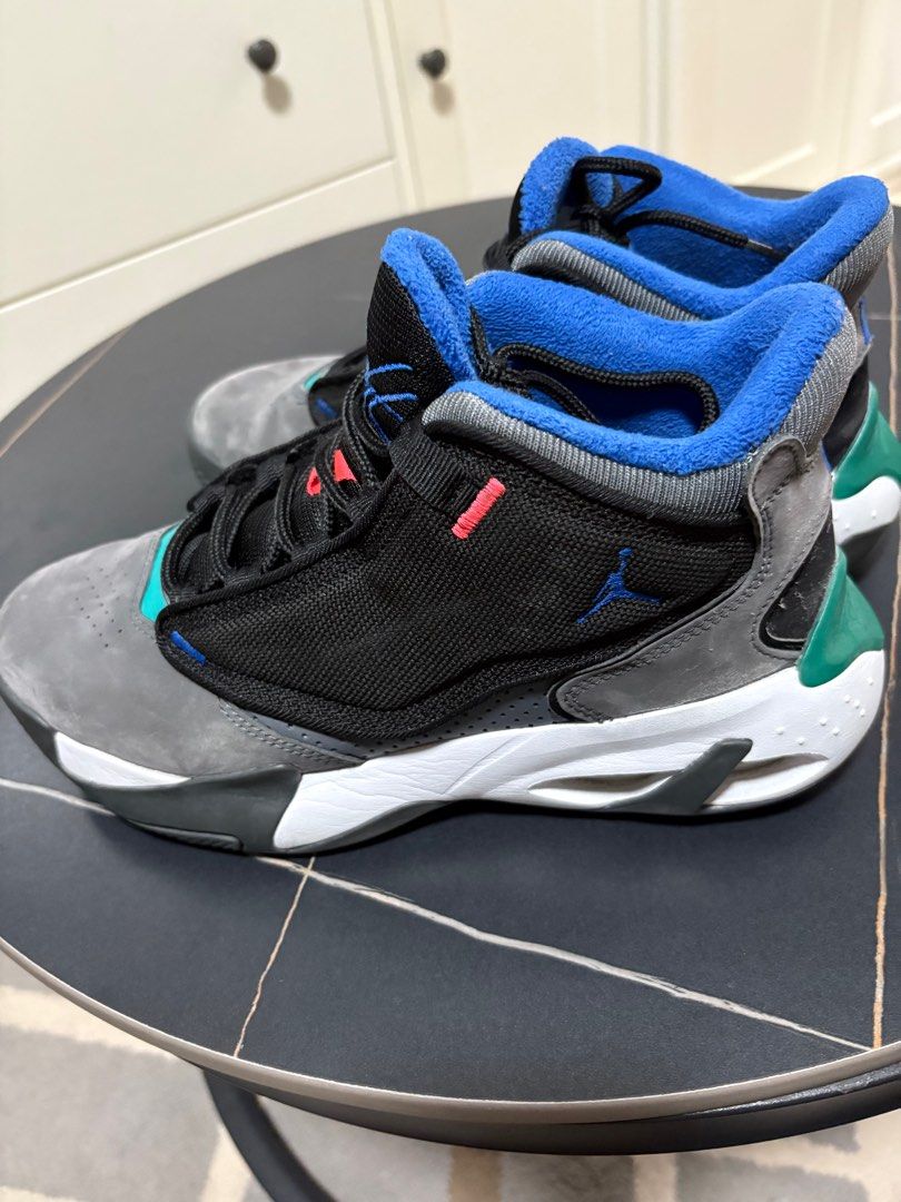 Jordan Flight Rubber Shoes (Category: Sneakers) located in Muntinlupa City. Submitted by rmsalberto (Listing ID 1410790669, Image 2). Description: Guaranteed authentic Jordan Flight Size US 7 Very good condition Store bought With QR code No issues Payment first via gcash Pickup only at Muntinlupa or BGC.