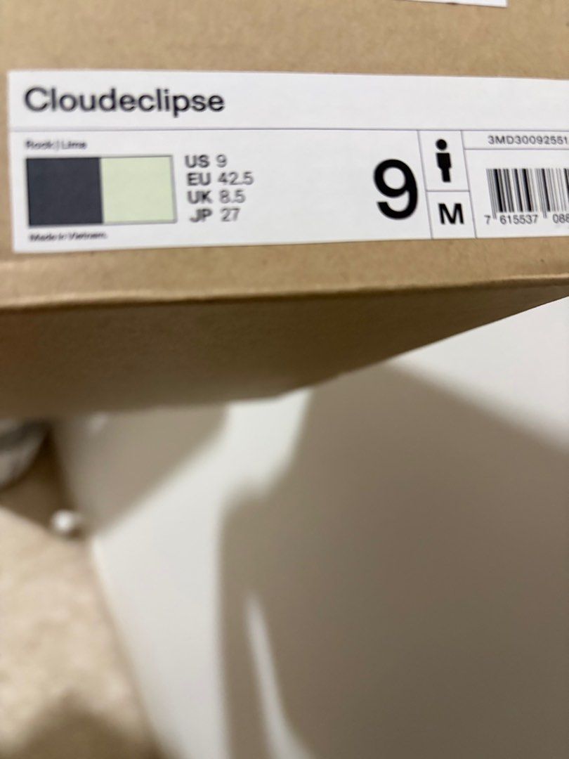 ON Cloud eclipse cloudeclipse US9 (Category: Sneakers) located in Singapore. Submitted by Full.Stop (Listing ID 1410785161, Image 2). Description: New with box USA 9.