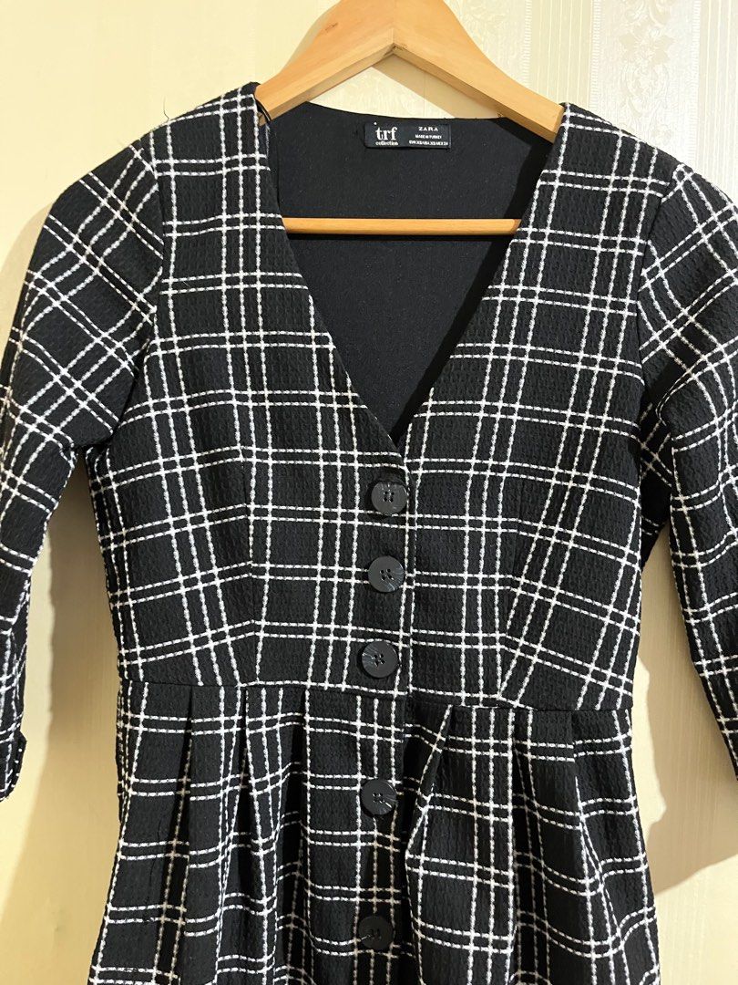 Original Zara Dress (Category: Dresses) located in Santa Rosa. Submitted by aracat (Listing ID 1410787673, Image 2). Description: Used occasionally Size XS Made in Turkey Measurements Length 32inchess Bust 32- 34inches Waistline 28inches .