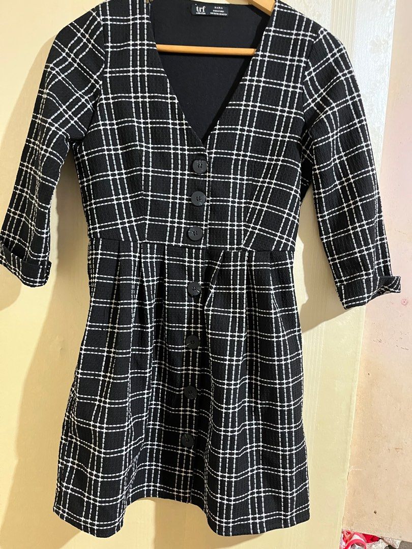 Original Zara Dress (Category: Dresses) located in Santa Rosa. Submitted by aracat (Listing ID 1410787673, Image 1). Description: Used occasionally Size XS Made in Turkey Measurements Length 32inchess Bust 32- 34inches Waistline 28inches .
