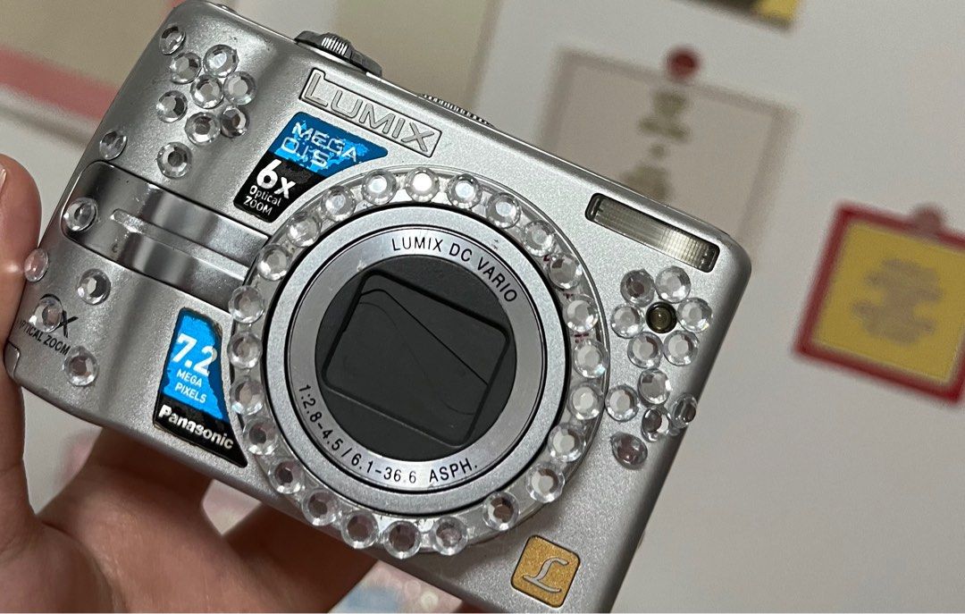 Panasonic Lumix dmc Lz7 digicam (Category: Cameras) located in Bustos. Submitted by windchi.mes (Listing ID 1410662995, Image 1). Description: Panasonic Lumix DMC Lz7˚°❀⋆.ೃ࿔*:･ - fully working and functional - flash is working and it also has red flash (good for taking portraits and selfies) Issues: just a mild lcd burn but it doesn't affect the picture RFS: bought it impulsively ++i like my other camera more inclusions: sd card reader batteries 