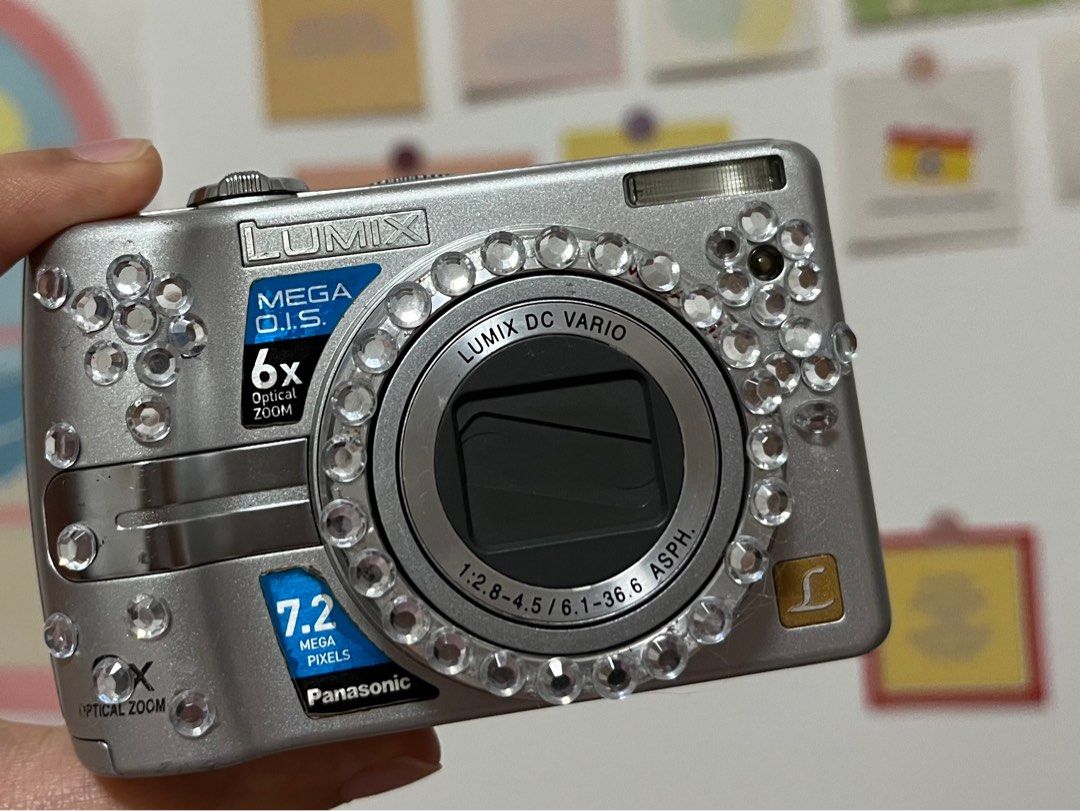 Panasonic Lumix dmc Lz7 digicam (Category: Cameras) located in Bustos. Submitted by windchi.mes (Listing ID 1410662995, Image 2). Description: Panasonic Lumix DMC Lz7˚°❀⋆.ೃ࿔*:･ - fully working and functional - flash is working and it also has red flash (good for taking portraits and selfies) Issues: just a mild lcd burn but it doesn't affect the picture RFS: bought it impulsively ++i like my other camera more inclusions: sd card reader batteries 