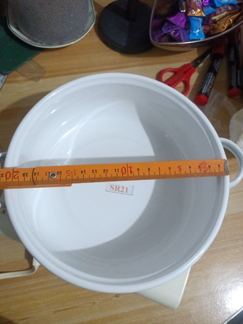 Rabbits School enamel cookware set (Category: BBQ, Grills & Hotpots) located in Cavite. Submitted by hammy18 (Listing ID 1410885084, Image 3). Description: enamel cookware set with glass lid and a matching stove.