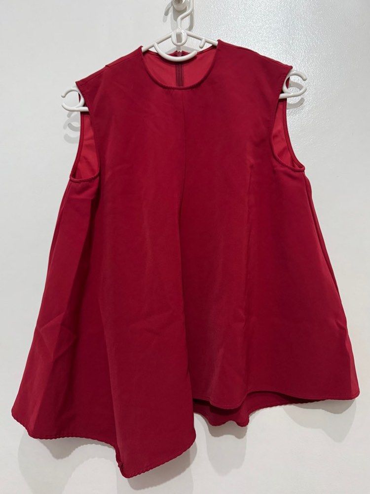 Red Asymmetrical Top (Category: Sleeveless) located in Mandaluyong City. Submitted by minasitems (Listing ID 1410887156, Image 1). Description: Top is thick and flowy! Nice asymmetrical top :) can be worn as is or tucked in Removed tags, washed, but needs ironing. Never worn RFS: Not my style anymore 📌 Dimensions (when laid flat): Width: 18 inches Length: 21-22 inches 📌 MOP: GCash 📌 MOD: Lalamove/Grab, J&T, GGX, LBC 📌 Location: Mandaluyong/Or