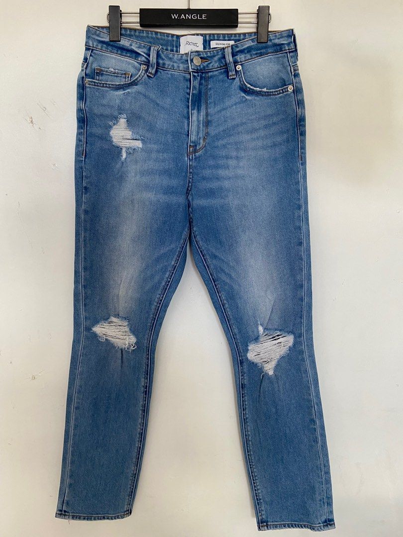 Ripped Jeans (Category: Jeans) located in San Fernando. Submitted by 4ases.declutter (Listing ID 1410730743, Image 1). Description: Size: Waist: 30-31 in - Light blue jeans - Ripped details on knees and front - Two back pockets - Ideal for casual wear.
