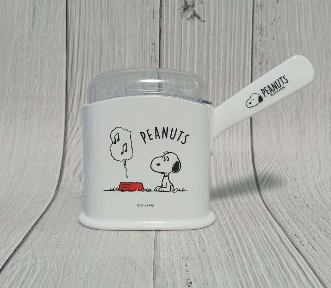 Skater Peanuts Rice Scoop with Case (Category: Food Organization & Storage) located in Bacoor. Submitted by japanice_aniks (Listing ID 1410803566, Image 3). Description: Skater rice scoop with a Peanuts design, featuring Snoopy. It comes with a case for storage. The scoop and case are white. The packaging indicates it is a new item. The design includes Snoopy and musical notes. MOP: BPI | BDO | GCash | GoTyme.