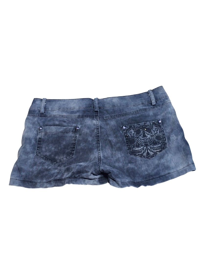 Skull Print Denim Skorts (Category: Shorts) located in Cavite. Submitted by _thriftfix (Listing ID 1410820283, Image 2). Description: 𝗦𝗜𝗭𝗘 📏 - LENGTH: 25cm - WIDTH: 39cm 𝗖𝗢𝗟𝗢𝗥 🟦 - Blue 𝗡𝗢 𝗜𝗦𝗦𝗨𝗘 ✅️ - The product has only been worn a few times and is well-fitted. It fits for both Men and Women. 𝗟𝗢𝗖𝗔𝗧𝗜𝗢𝗡📍 - Imus, Cavite 𝗗𝗘𝗟𝗜𝗩𝗘𝗥𝗬 🚚 - Items can be delivered through Lalamove/Joyride/Grab—however, the buyer shoulders 