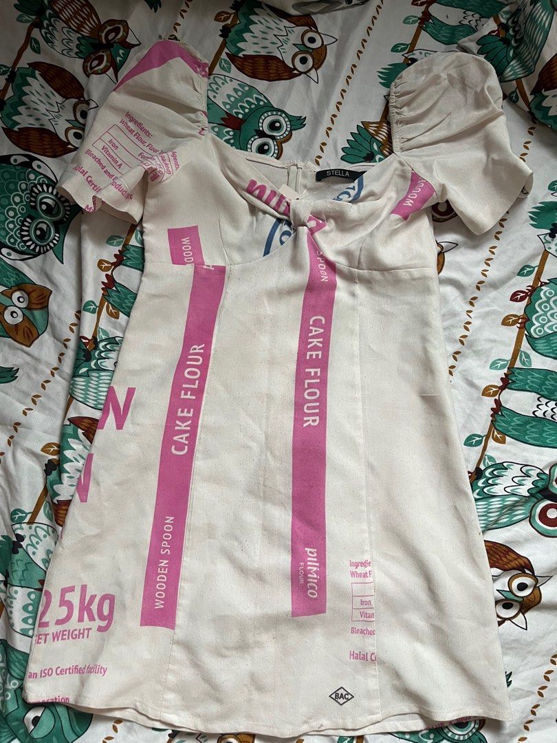 Stella Cake Flour Dress (Category: Dresses) located in Paranaque City. Submitted by rieclutter (Listing ID 1410781597, Image 1). Description: - xs-s -Dress with a cake flour sack design - Short, puffed sleeves - Brand tag still attached -Has himulmol because of storage can be removed.