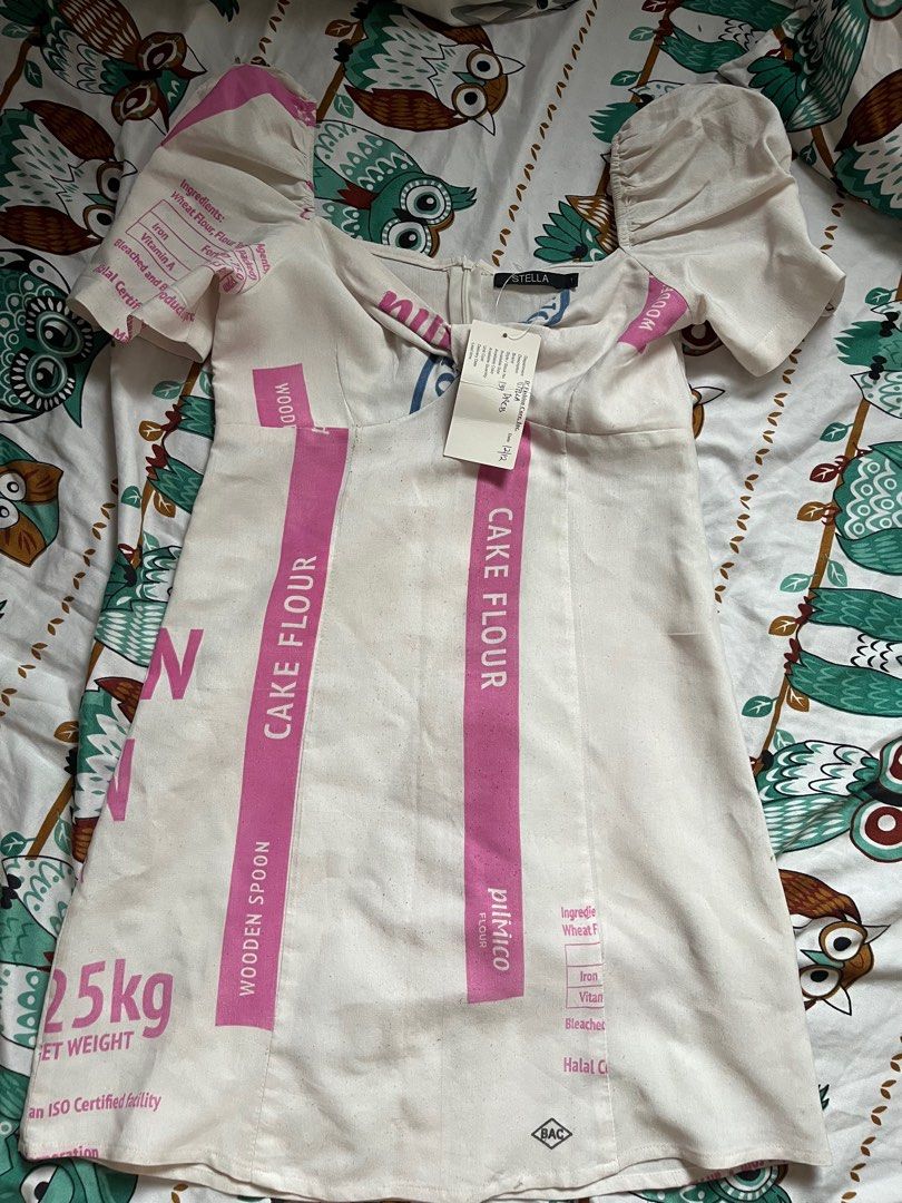 Stella Cake Flour Dress (Category: Dresses) located in Paranaque City. Submitted by rieclutter (Listing ID 1410781597, Image 2). Description: - xs-s -Dress with a cake flour sack design - Short, puffed sleeves - Brand tag still attached -Has himulmol because of storage can be removed.