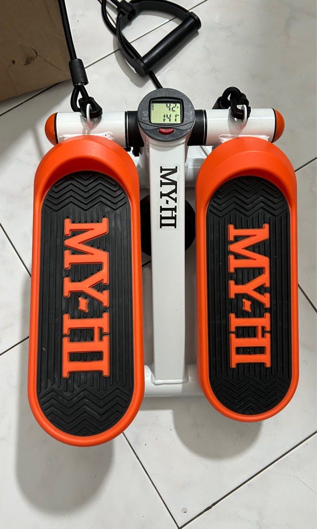 Stepper (Category: Other Sports Equipment and Supplies) located in Wakaf Bharu. Submitted by ainiismail96 (Listing ID 1410872697, Image 3). Description: Baru sangat pakai, dah malas haha. Nak let go. Kena pickup. .