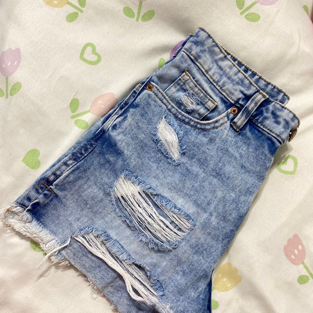 Terranova Jeans Distressed Denim Shorts (Category: Shorts) located in Manila. Submitted by soleaj (Listing ID 1410897546, Image 3). Description: Terranova distressed denim shorts. High-waisted, button/zipper closure, raw hem. Size: ITA 38, USA 24, EU 34. 𐙚 good as new 𐙚no issues & flaws 𐙚declutter only 𐙚small to med(23-24) mop: gcash & bank transfer. .