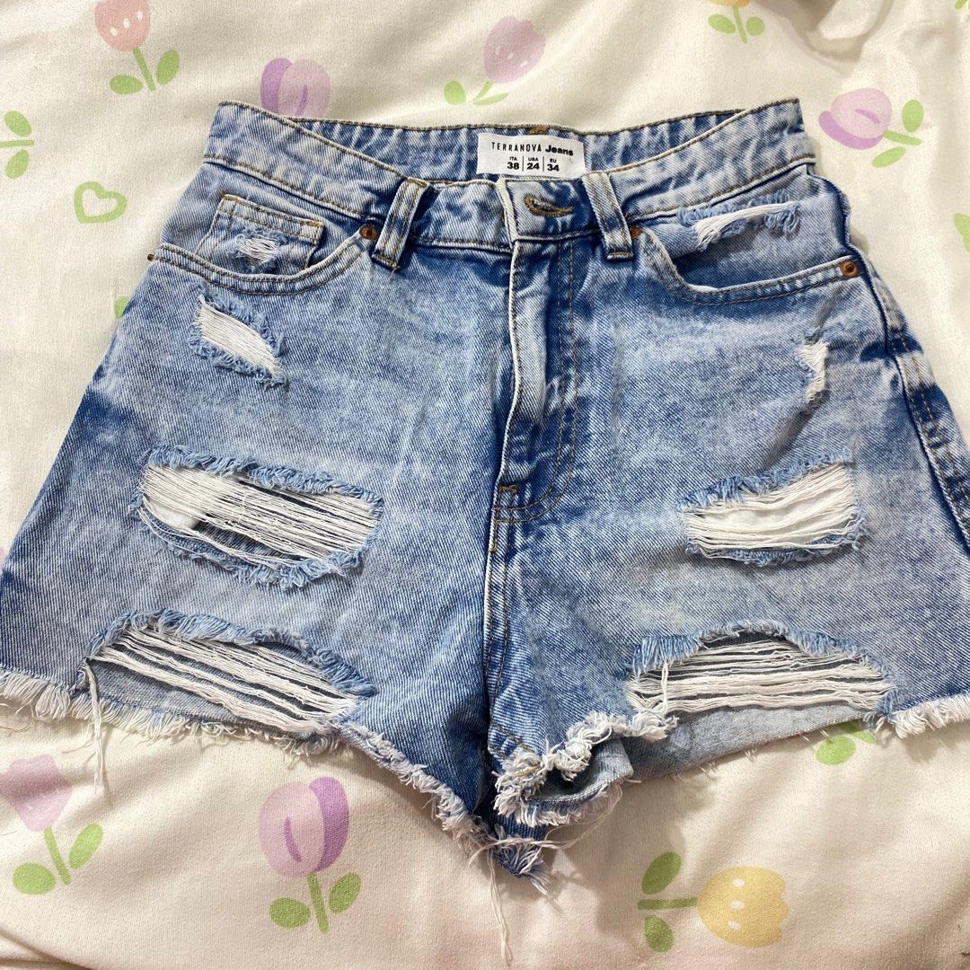 Terranova Jeans Distressed Denim Shorts (Category: Shorts) located in Manila. Submitted by soleaj (Listing ID 1410897546, Image 1). Description: Terranova distressed denim shorts. High-waisted, button/zipper closure, raw hem. Size: ITA 38, USA 24, EU 34. 𐙚 good as new 𐙚no issues & flaws 𐙚declutter only 𐙚small to med(23-24) mop: gcash & bank transfer. .