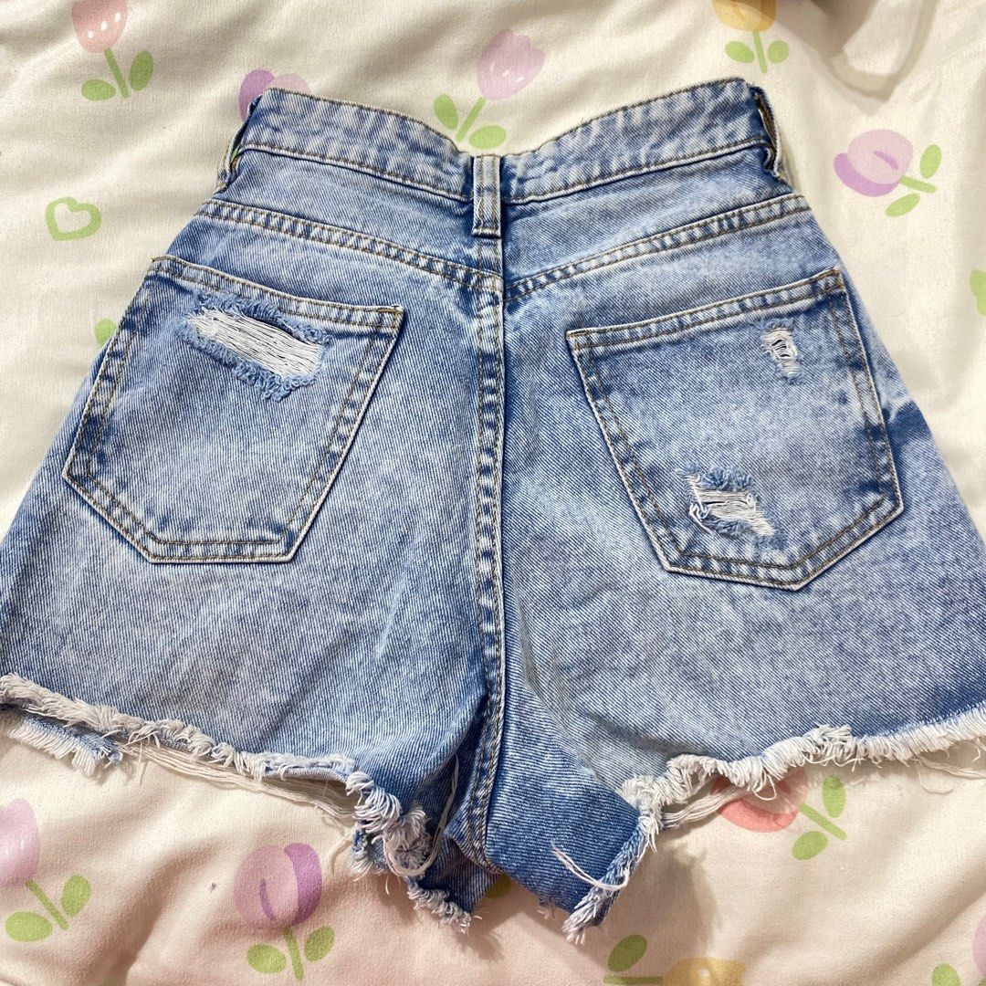 Terranova Jeans Distressed Denim Shorts (Category: Shorts) located in Manila. Submitted by soleaj (Listing ID 1410897546, Image 2). Description: Terranova distressed denim shorts. High-waisted, button/zipper closure, raw hem. Size: ITA 38, USA 24, EU 34. 𐙚 good as new 𐙚no issues & flaws 𐙚declutter only 𐙚small to med(23-24) mop: gcash & bank transfer. .