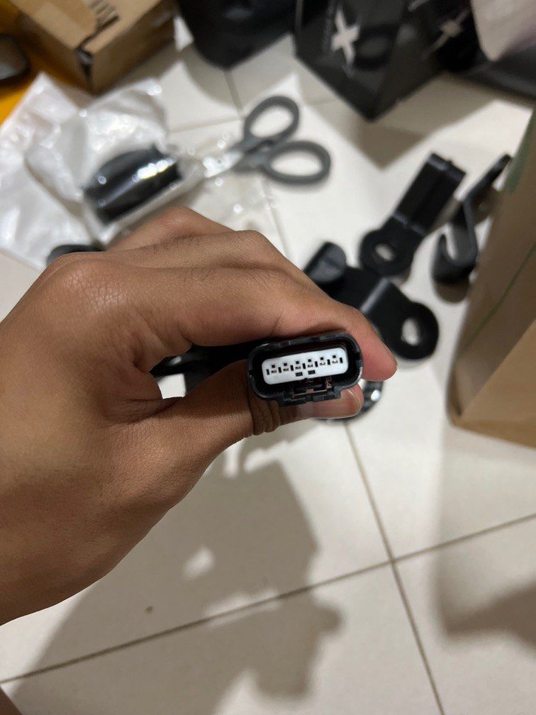 throttle controller (Category: ECU) located in Singapore. Submitted by ddrosdi (Listing ID 1410841345, Image 3). Description: Control through app Anti-theft feature available Previously used for honda shuttle .
