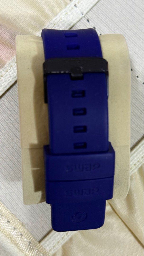 Tomato Swap Cat Face Watch (Category: Men's Watches) located in Manila. Submitted by lbiliran1346900 (Listing ID 1410736652, Image 3). Description: - Cat face dial design - Blue silicone strap - Black buckle - Brand: "Swap" - Material: Silicone.