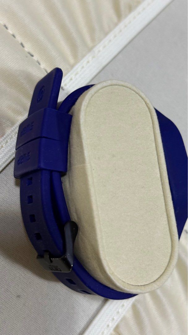 Tomato Swap Cat Face Watch (Category: Men's Watches) located in Manila. Submitted by lbiliran1346900 (Listing ID 1410736652, Image 2). Description: - Cat face dial design - Blue silicone strap - Black buckle - Brand: "Swap" - Material: Silicone.