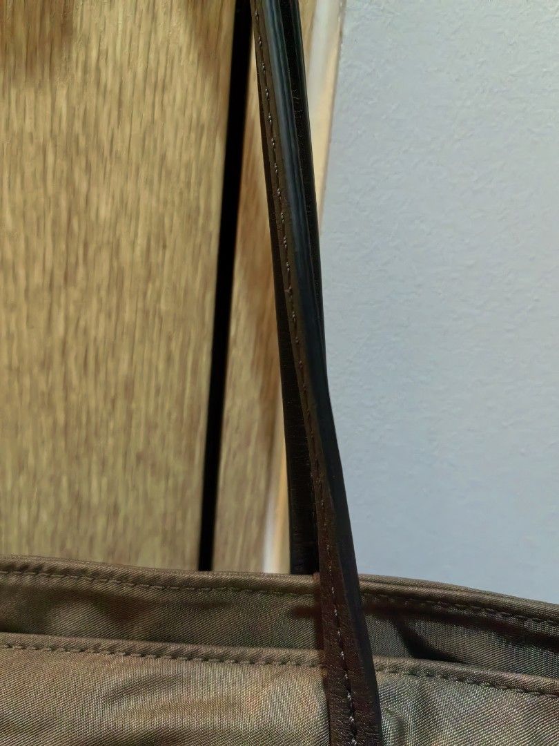 Tumi Voyageur Tote Bag (Category: Luxury Bags & Wallets) located in Quezon City. Submitted by traroro (Listing ID 1410821855, Image 3). Description: - Tumi Voyageur tote bag - Stylish brown color - Spacious main compartment with zipper closure - Convenient front pocket - Durable leather straps - Ideal for everyday use and travel.