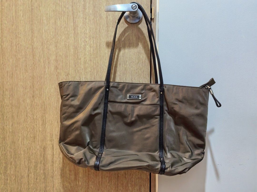 Tumi Voyageur Tote Bag (Category: Luxury Bags & Wallets) located in Quezon City. Submitted by traroro (Listing ID 1410821855, Image 1). Description: - Tumi Voyageur tote bag - Stylish brown color - Spacious main compartment with zipper closure - Convenient front pocket - Durable leather straps - Ideal for everyday use and travel.