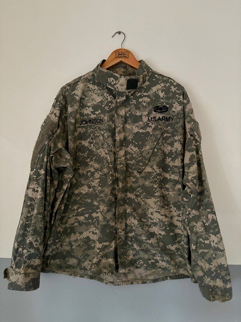 Uniform US Army (Category: Coats, Jackets and Outerwear) located in Cavite. Submitted by SOLEBEN (Listing ID 1410801022, Image 1). Description: US Army Uniform Size on Tag: Large.