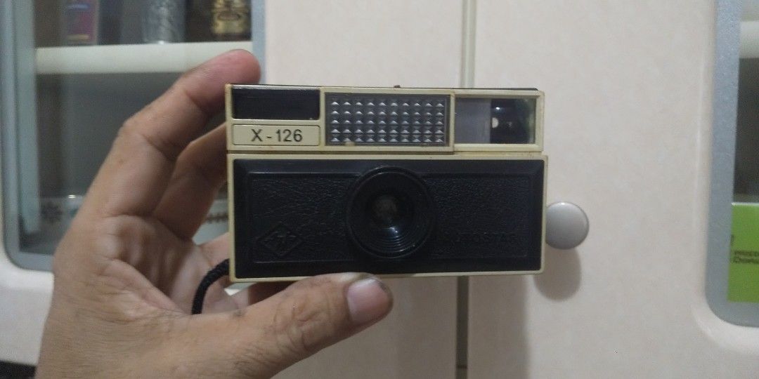 Vintage X-126 Camera (Category: Cameras) located in Carmona. Submitted by rpute (Listing ID 1410746989, Image 1). Description: Vintage X-126 camera. It has a black and beige color scheme. The camera has a lens, a viewfinder, and a flash. The camera's back can be opened..
