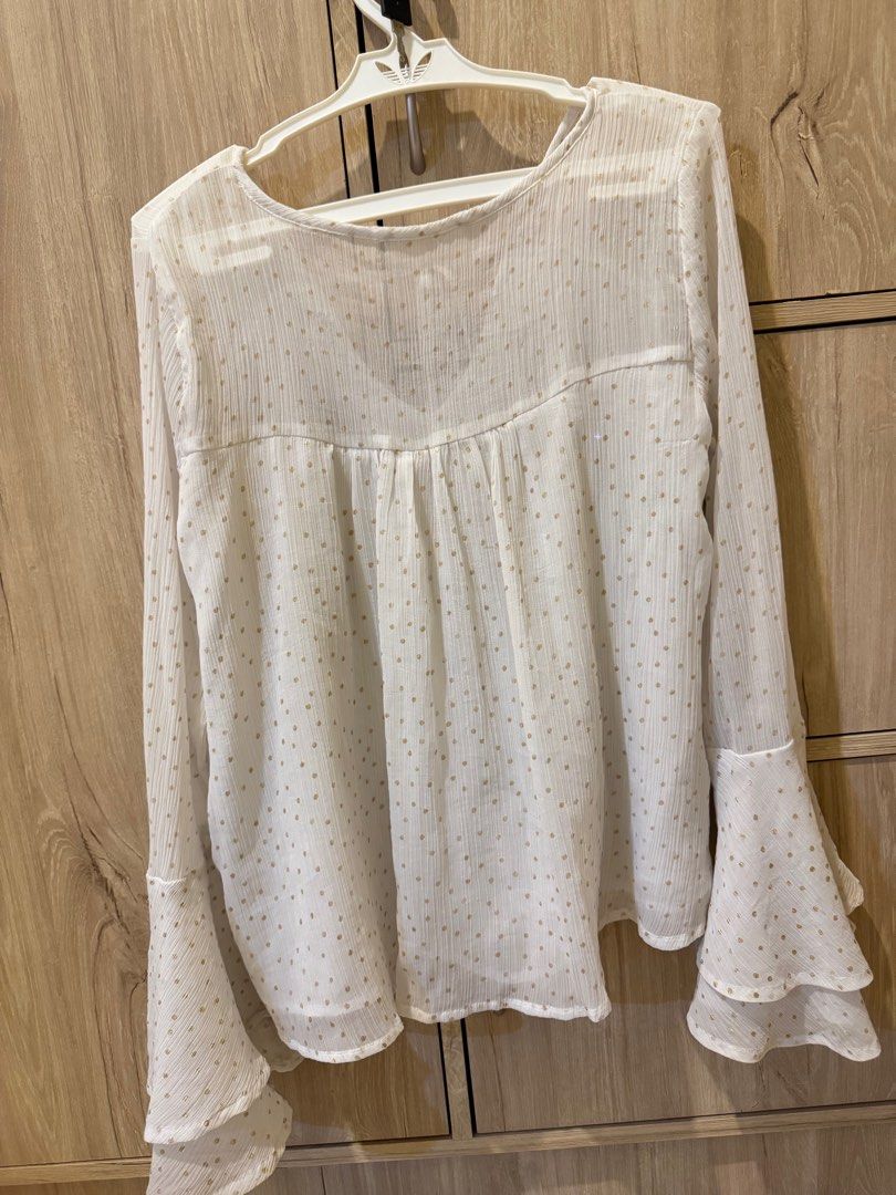 Work blouse (Category: Blouses) located in Taguig. Submitted by mindssq (Listing ID 1410828576, Image 3). Description: Purchased in Hollister UK No issues Size S, can fit M Pristine condition.