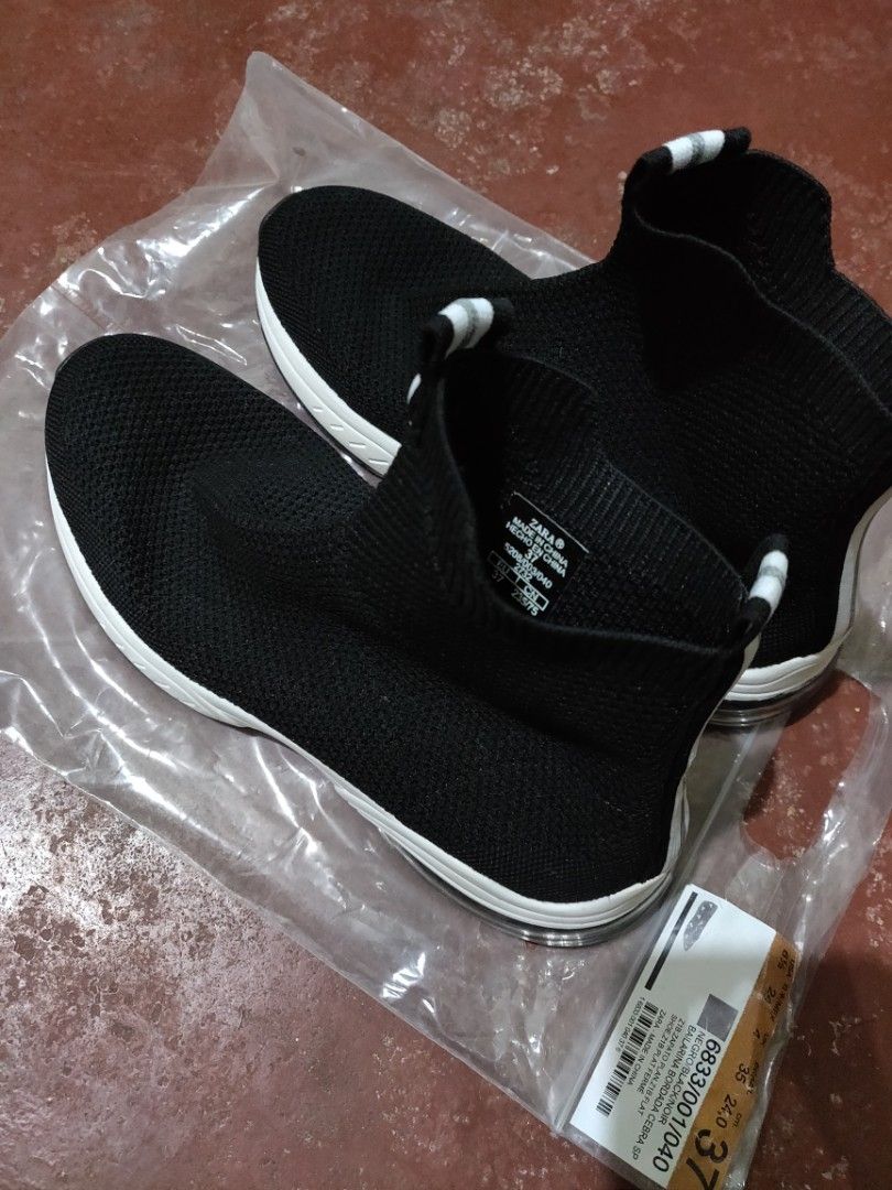 Zara Sock Sneakers Size 37 (Category: Sneakers) located in Valenzuela. Submitted by jaypee.jaypee (Listing ID 1410899668, Image 1). Description: - Zara sock sneakers - Black knit upper - White sole - Size: EU 37, CN 235/75 - Pull tab with white stripes - Made in China.
