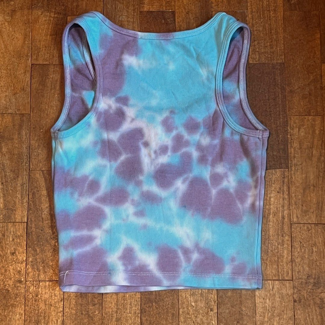 Zara Tie-Dye Tank Top (Category: Sleeveless) located in Quezon City. Submitted by dawnnya (Listing ID 1410854282, Image 3). Description: - Zara tie-dye tank top - Unique blue and purple tie-dye pattern - Ribbed texture - Scoop neck design - Features three buttons - Sleeveless - Cropped style RFS: Clearing out closet..