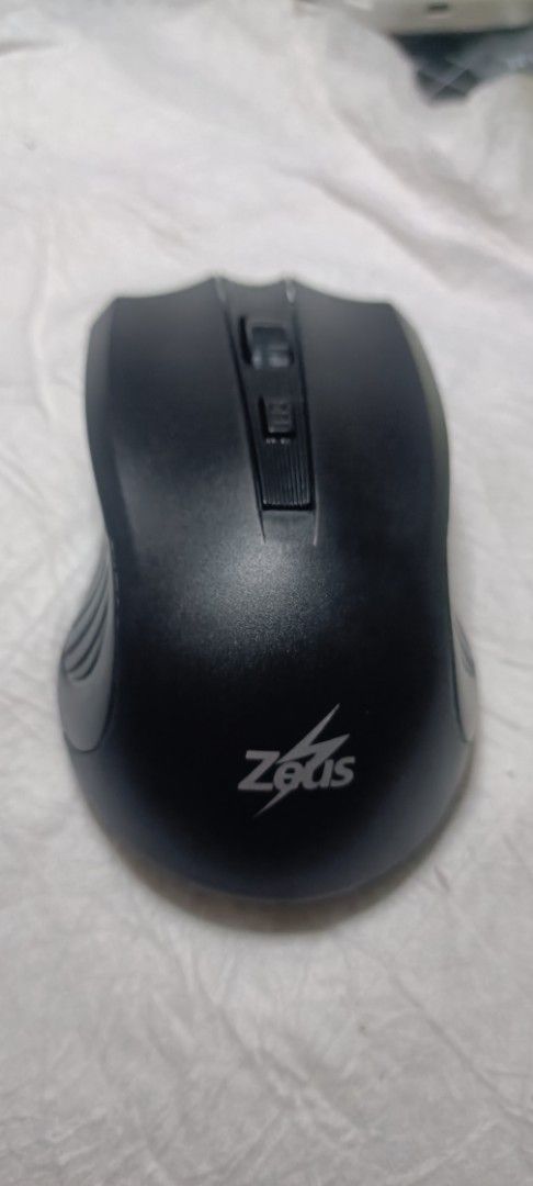 Zeus Wireless Mouse (Category: Mouse & Mousepads) located in Pasig City. Submitted by shirutrese (Listing ID 1410843148, Image 1). Description: - Black Zeus wireless mouse - Features scroll wheel and Zeus logo - Sleek, ergonomic design - Comfortable for work and gaming RFS: Not compatible with my device.