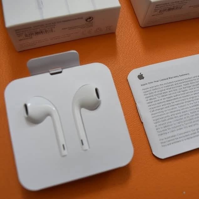 Original Apple EarPods Headphones (Category: Earphones) located in Manila. Submitted by itsmekiahtaidgads (Listing ID 1411077254, Image 2). Description: - Genuine Apple EarPods - 3.5mm headphone jack - White color - Includes original packaging (box and tray) Also AVAILABLE: •Lightning ⚡️ Earphones •USB-C for iPhone 15,16 & 17 Series.