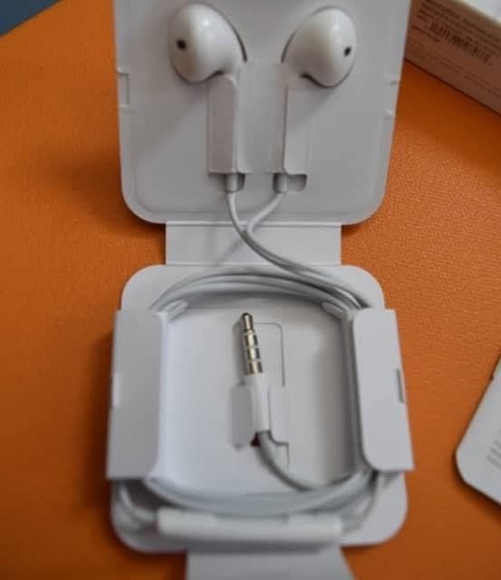 Original Apple EarPods Headphones (Category: Earphones) located in Manila. Submitted by itsmekiahtaidgads (Listing ID 1411077254, Image 3). Description: - Genuine Apple EarPods - 3.5mm headphone jack - White color - Includes original packaging (box and tray) Also AVAILABLE: •Lightning ⚡️ Earphones •USB-C for iPhone 15,16 & 17 Series.