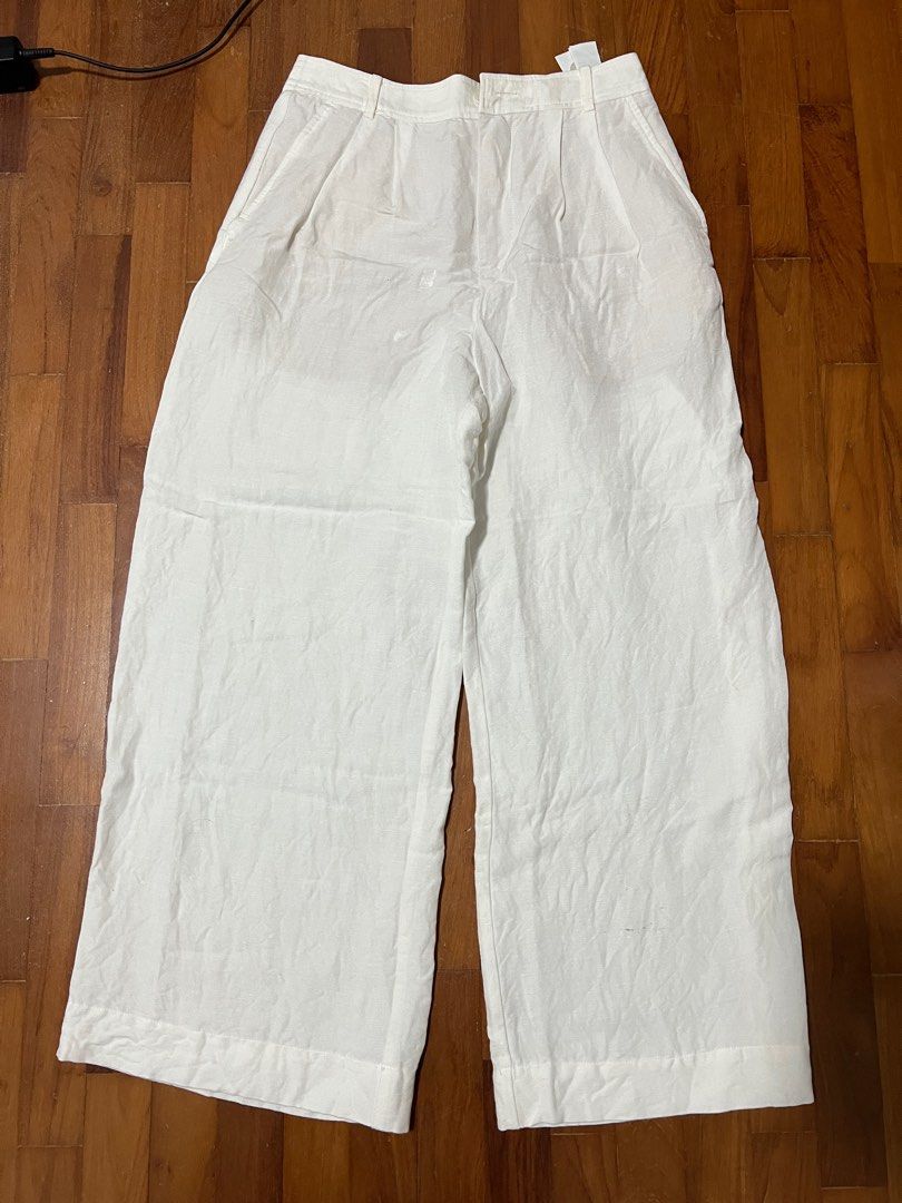 Assorted clothes (Category: Other Tops) located in Singapore. Submitted by exzl1e (Listing ID 1411020462, Image 3). Description: Dm me for the clothes ur int in since diff clothes has diff price/sizing.