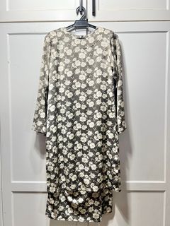 (Category: ) located in . Submitted by clearmywardrobe92 (Listing ID 1410909814, Image 1). Description: .
