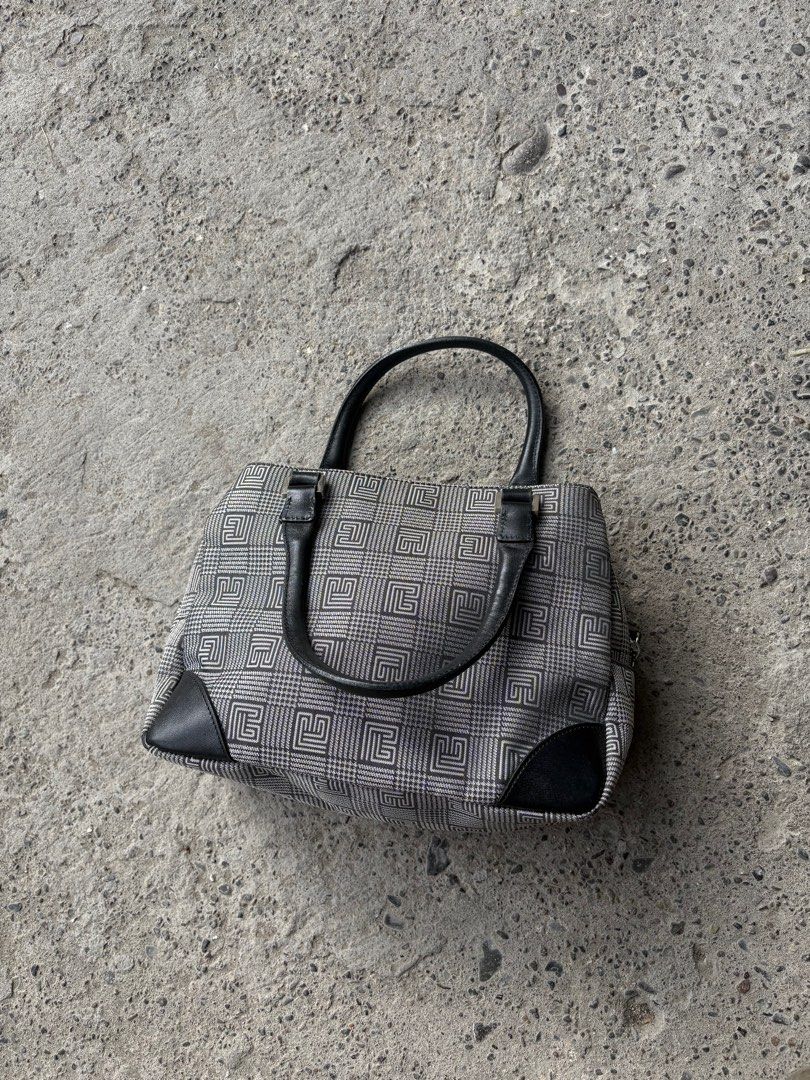Balmain Monogram Hand Bag (Category: Luxury Bags & Wallets) located in Cabiao. Submitted by thelifeofgelo (Listing ID 1410963847, Image 2). Description: Balmain Monogram Hand Bag From Japan Good as new Price: 2500 + shipping fee .