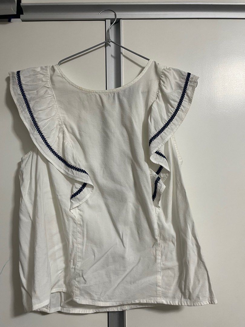 Banana Republic White top (Category: Sleeveless) located in Quezon City. Submitted by loveonahangermnl (Listing ID 1411040134, Image 1). Description: Size on tag: S stored only.
