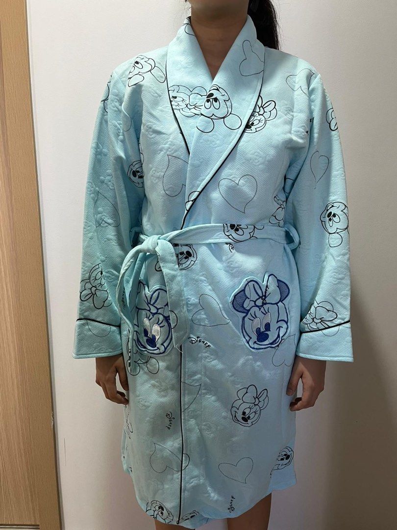 Bath robe (Category: New Undergarments & Loungewear) located in Singapore. Submitted by miyuki82 (Listing ID 1410990321, Image 2). Description: .