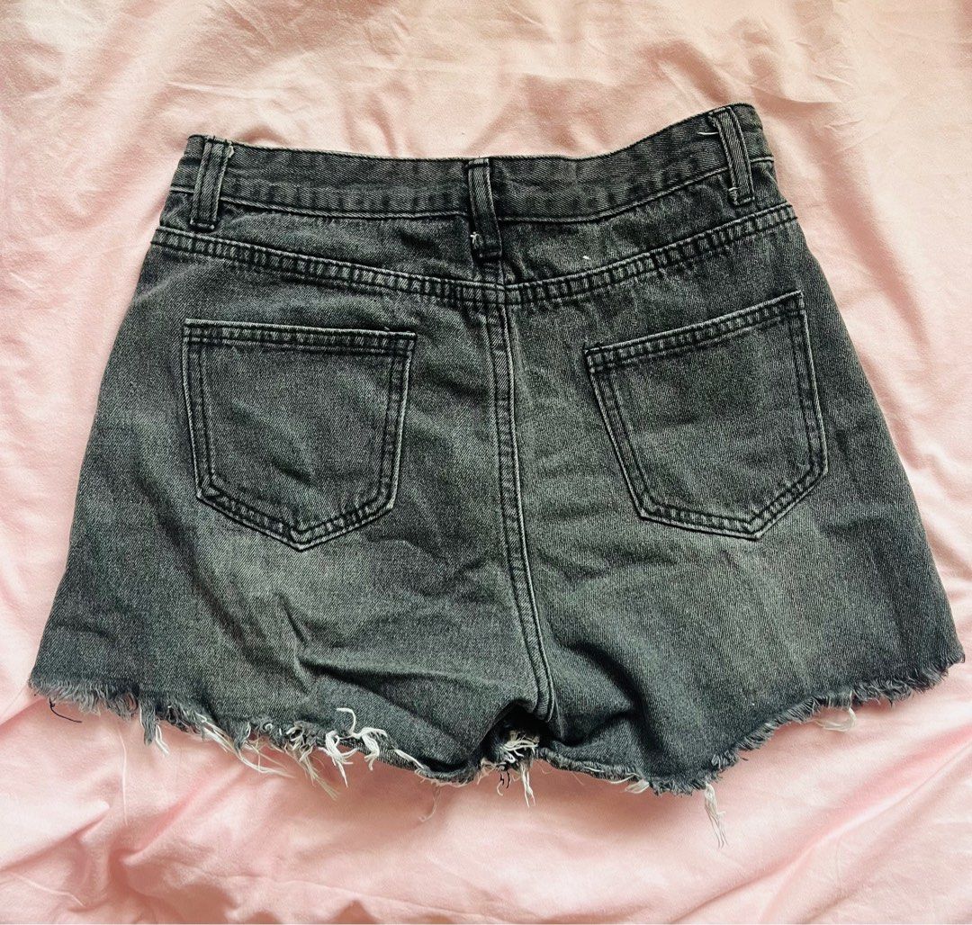 Black Denim Skort (Category: Skirts) located in Rizal. Submitted by bubbles_1313 (Listing ID 1411041972, Image 3). Description: rfs: DECLUTTERING!! - M on tag but can fit s-m.