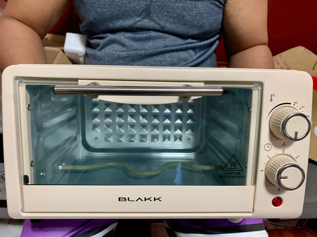 Blakk 9L Oven Toaster (Category: Ovens & Toasters) located in Quezon City. Submitted by praise22 (Listing ID 1410998560, Image 3). Description: - Blakk 9L Oven Toaster - Brand new.