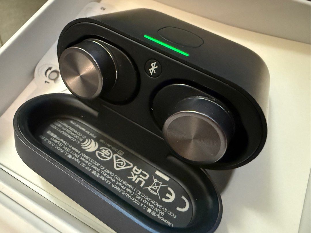 Bowers & Wilkins Pi7 S2 真無線耳機 （分類：耳機）位於 Hong Kong。 由 kklfelix 提交（商品編號 1410982865，圖片 3）。簡介： Bowers & Wilkins Pi7 S2 真無線耳機 黑色。 充電盒、耳塞和充電線及3.5mm 線 附帶額外的耳塞。 行貨無單。