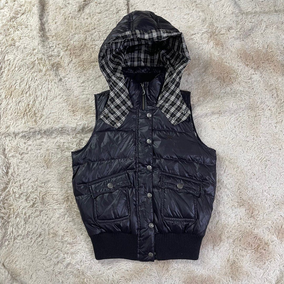 Burberry Puffer Hooded Vests (Category: Activewear) located in Cavite. Submitted by grazyluxe (Listing ID 1410927055, Image 1). Description: Burberry Puffer Hooded Vests Details: - Verygood Condition - 9/10 Overall Usage - Blue label - nylon , Poly , Hair , feather Size: 40 On Tags *Flat Measurement: - Width: 19.5 inches - Length: 22 inches 3999php Free Shipping..